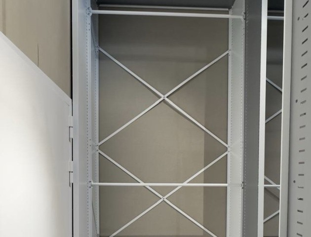 металлические стеллажи для хранения одежды