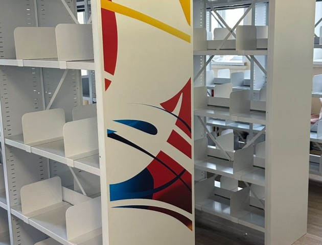 стеллажи для библиотеки брендированные